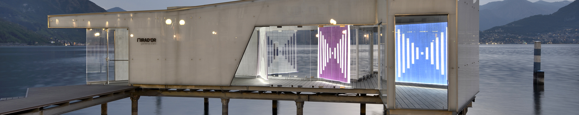 Mirad'Or con le opere dell'artista Daniel Buren durante la mostra dell'anno 2021